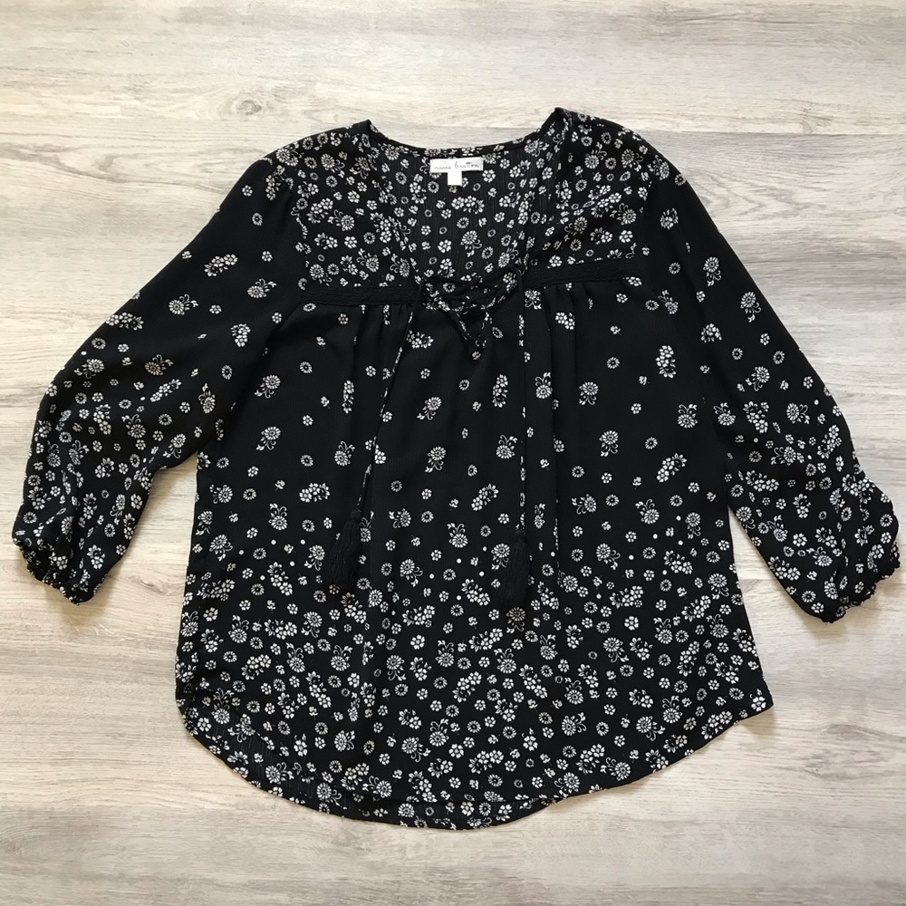 Nine Britton (Stitch Fix) Black Floral Peasant Blouse Size Medium Boho Style - Picture 7 of 10